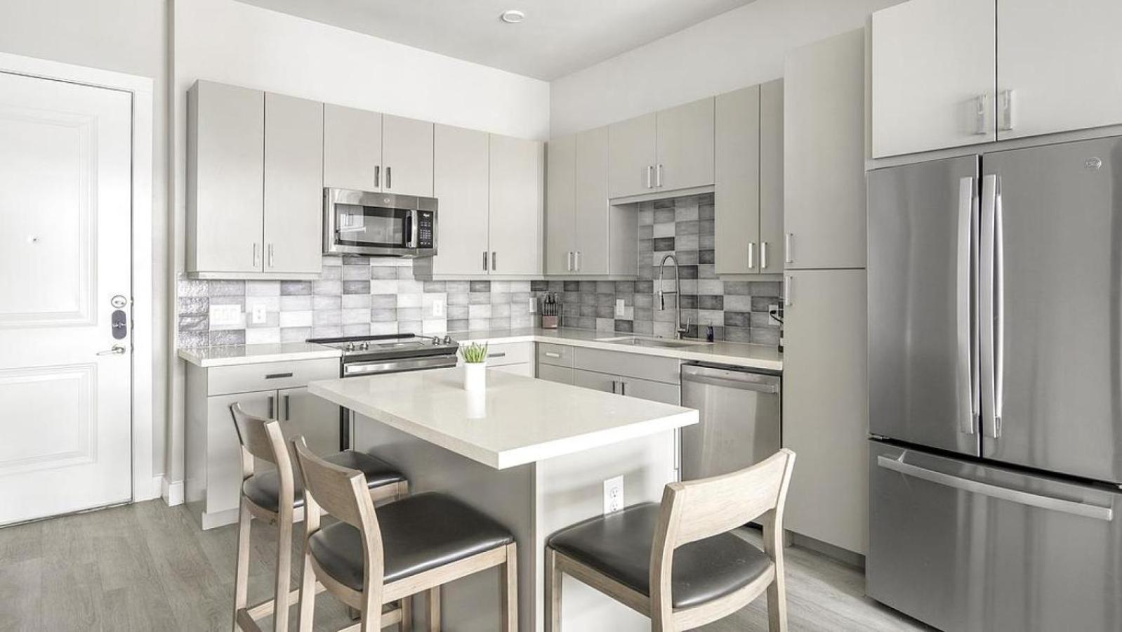 Landing Modern Apartment With Amazing Amenities Austin Exterior foto